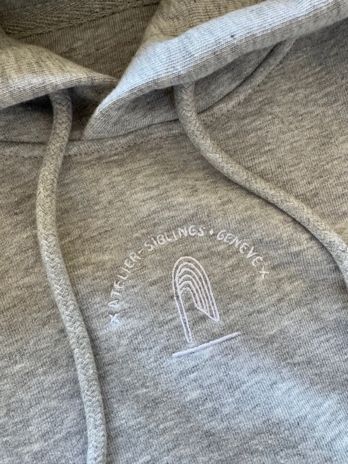 Hoodie brodé 140m Genève